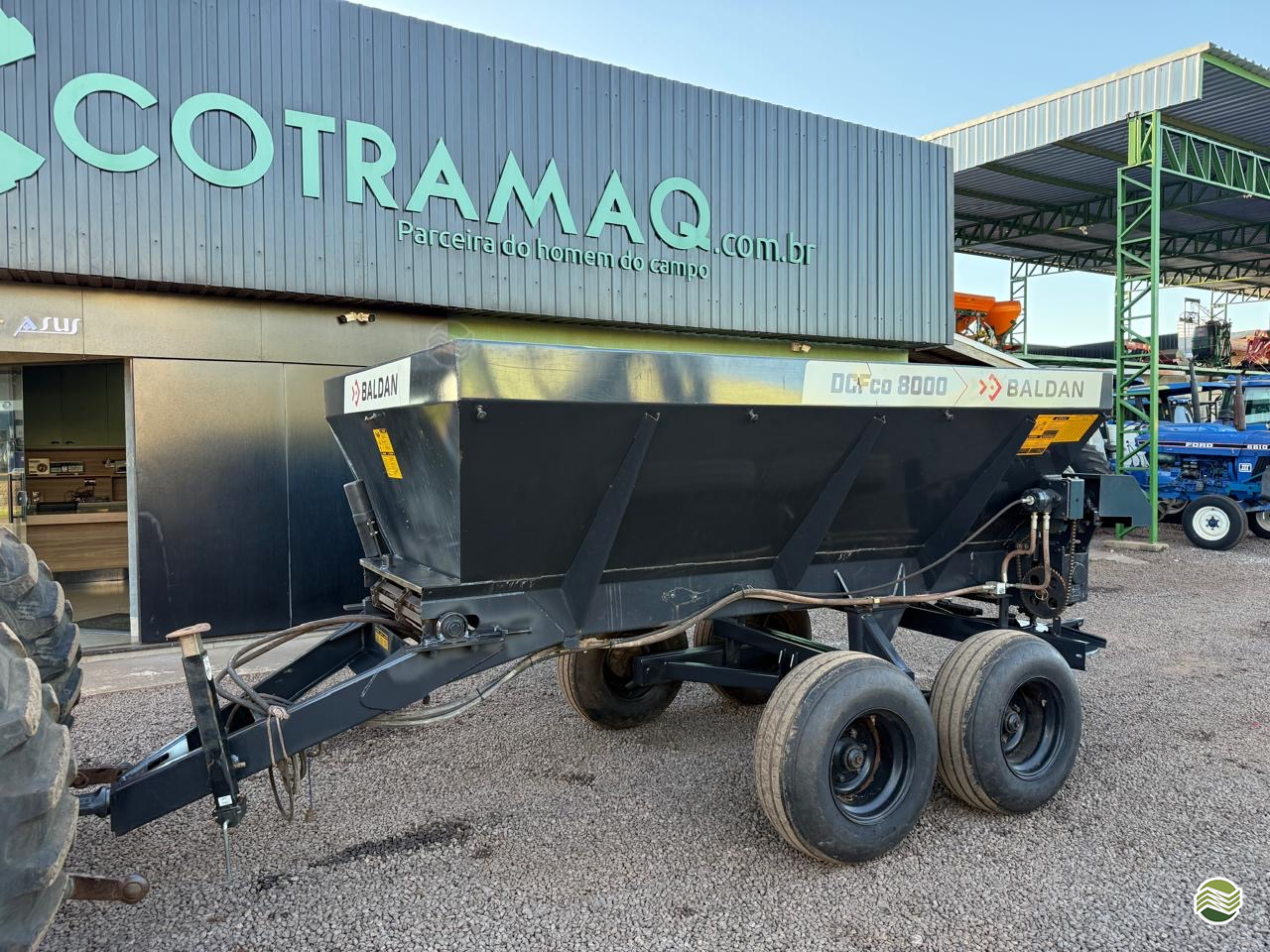 IMPLEMENTOS AGRICOLAS DISTRIBUIDOR CALCÁRIO 8000 Kg Cotramaq Tratores GOIOERE PARANÁ PR