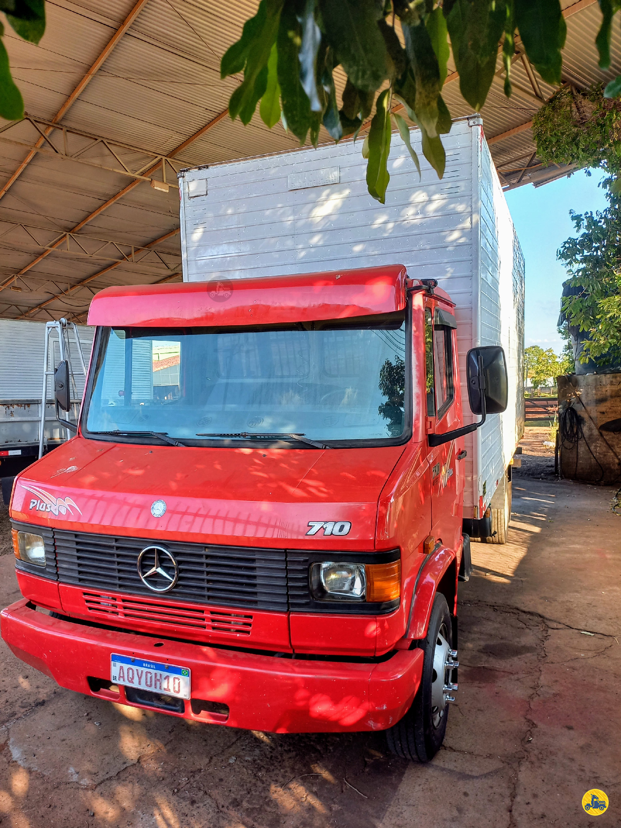 CAMINHAO MERCEDES-BENZ MB 710 Baú Furgão 3/4 4x2 Ademir Caminhões MARILUZ PARANÁ PR