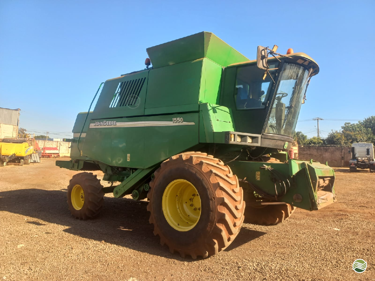COLHEITADEIRA JOHN DEERE JOHN DEERE 1550 Só Agrícola Máquinas e Peças BARRETOS SÃO PAULO SP