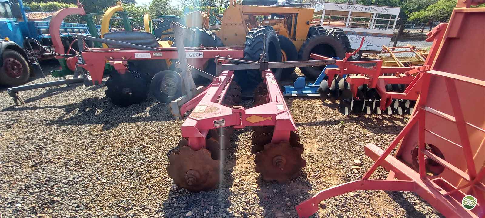 IMPLEMENTOS AGRICOLAS GRADE NIVELADORA NIVELADORA 28 DISCOS Rei dos Tratores São José do Rio Preto SÃO PAULO SP