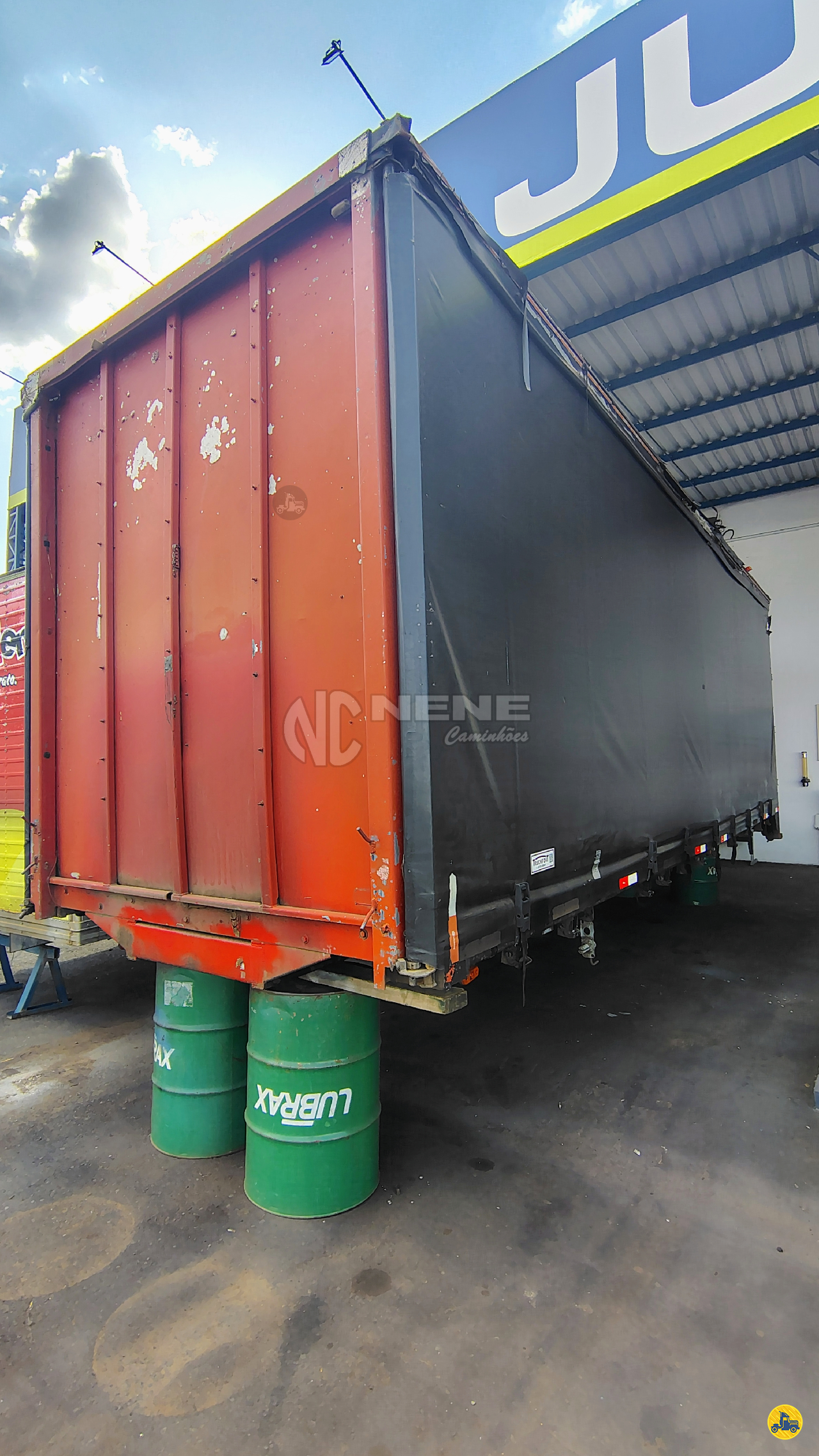 CARROCERIA SOBRE CHASSI  TRUCK BAU SIDER Nene Caminhões SAO JOAO DA BOA VISTA SÃO PAULO SP