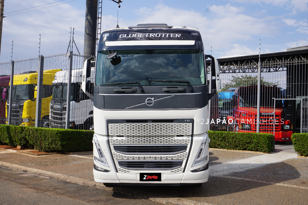 VOLVO FH 540 de 2 Japão Caminhões e Carretas