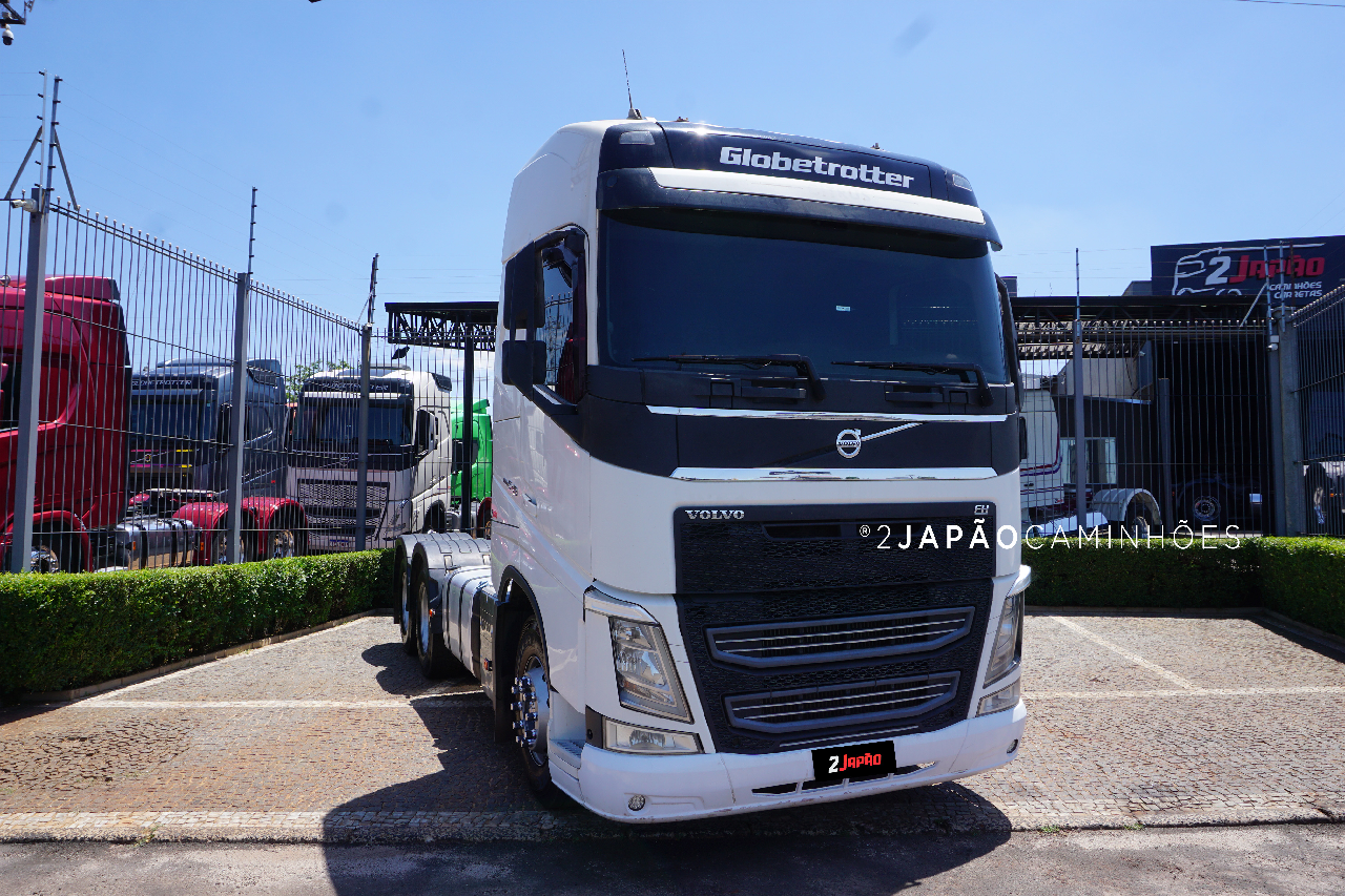 VOLVO FH 540 de 2 Japão Caminhões e Carretas