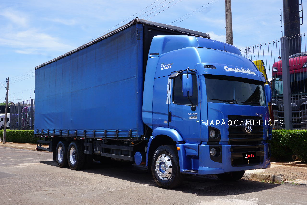 CAMINHAO VOLKSWAGEN VW 24280 Baú Sider Truck 6x2 2 Japão Caminhões e Carretas SUMARE SÃO PAULO SP