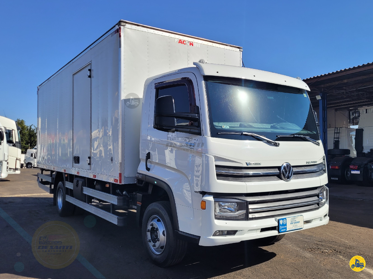 CAMINHAO VOLKSWAGEN VW 11180 Baú Furgão 3/4 4x2 De Santi Caminhões RIBEIRAO PRETO SÃO PAULO SP