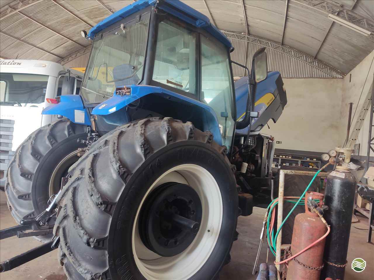 TRATOR NEW HOLLAND NEW T 7040 Tração 4x4 Central Máquinas - Case  ASSIS SÃO PAULO SP