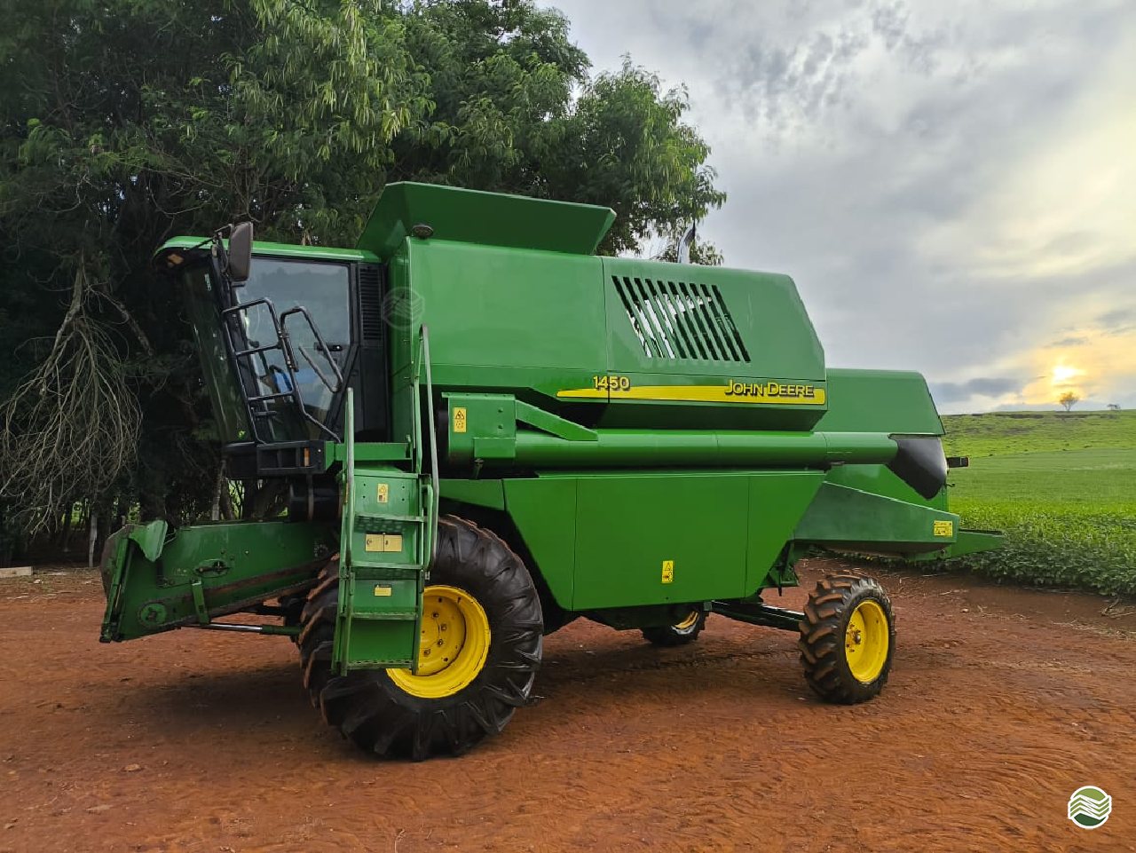 COLHEITADEIRA JOHN DEERE JOHN DEERE 1450 Zanella Tratores CAMPO MOURAO PARANÁ PR