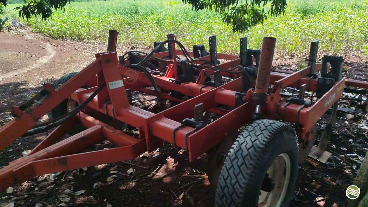 IMPLEMENTOS AGRICOLAS ESCARIFICADOR 7 HASTES DISCO CORTE Zanella Tratores CAMPO MOURAO PARANÁ PR