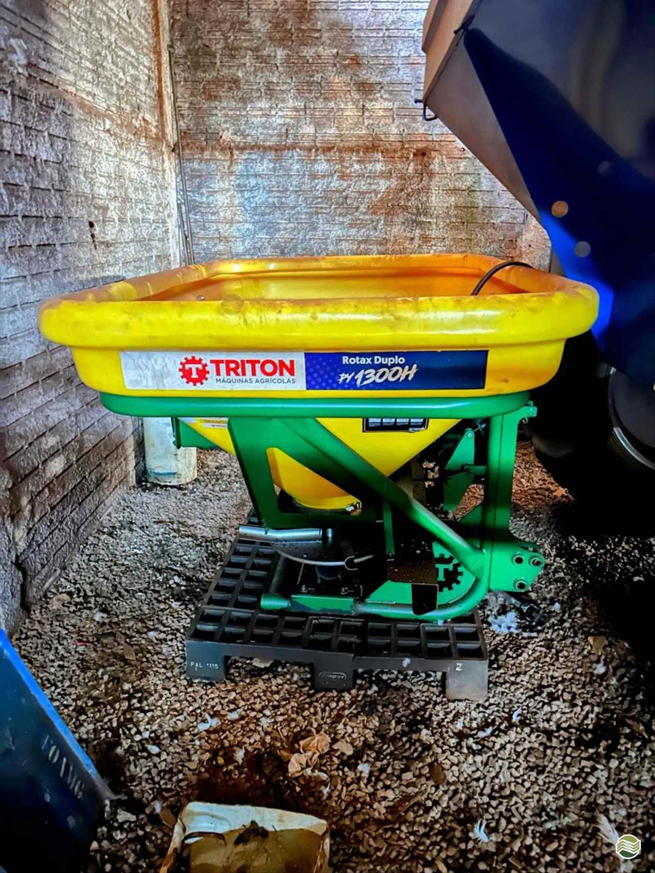 IMPLEMENTOS AGRICOLAS DISTRIBUIDOR ADUBO E CORRETIVOS Zanella Tratores CAMPO MOURAO PARANÁ PR