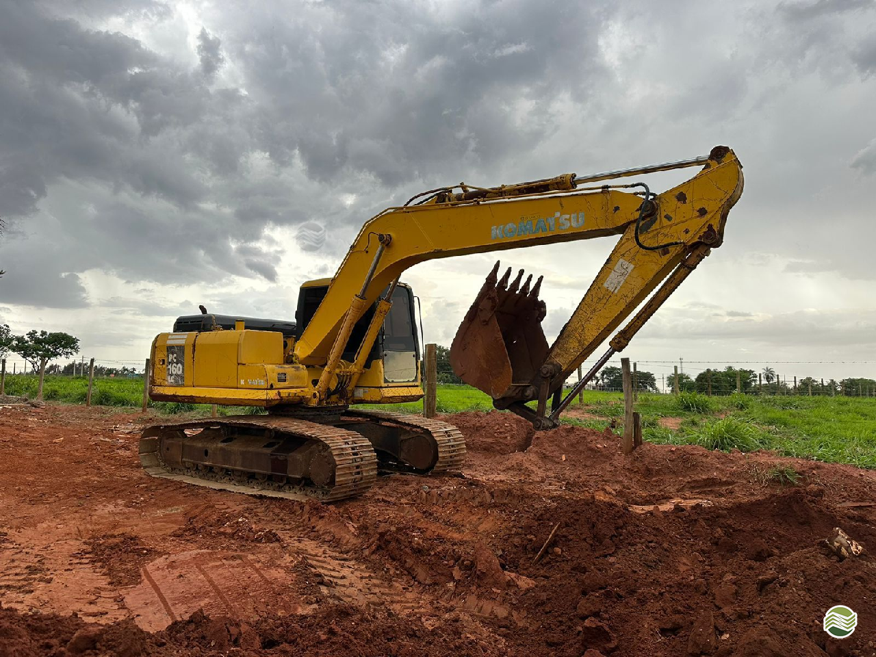 ESCAVADEIRA KOMATSU PC160 Zanella Tratores CAMPO MOURAO PARANÁ PR