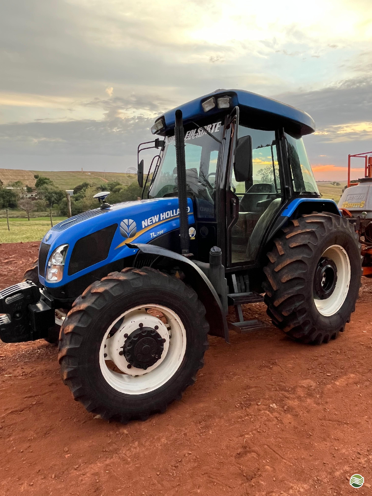 TRATOR NEW HOLLAND NEW TL 75 Tração 4x4 Zanella Tratores CAMPO MOURAO PARANÁ PR