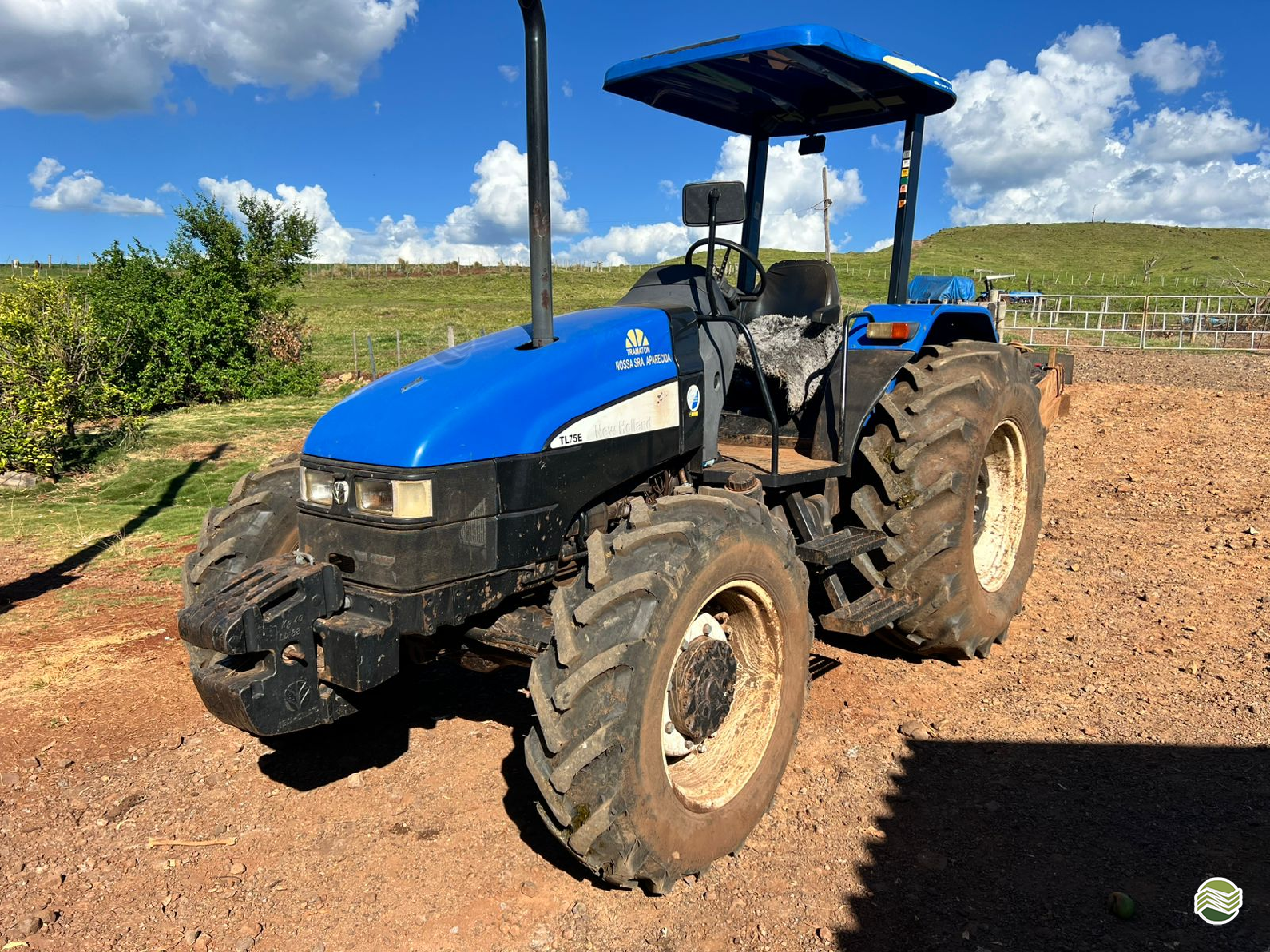 TRATOR NEW HOLLAND NEW TL 75 Tração 4x4 Zanella Tratores CAMPO MOURAO PARANÁ PR