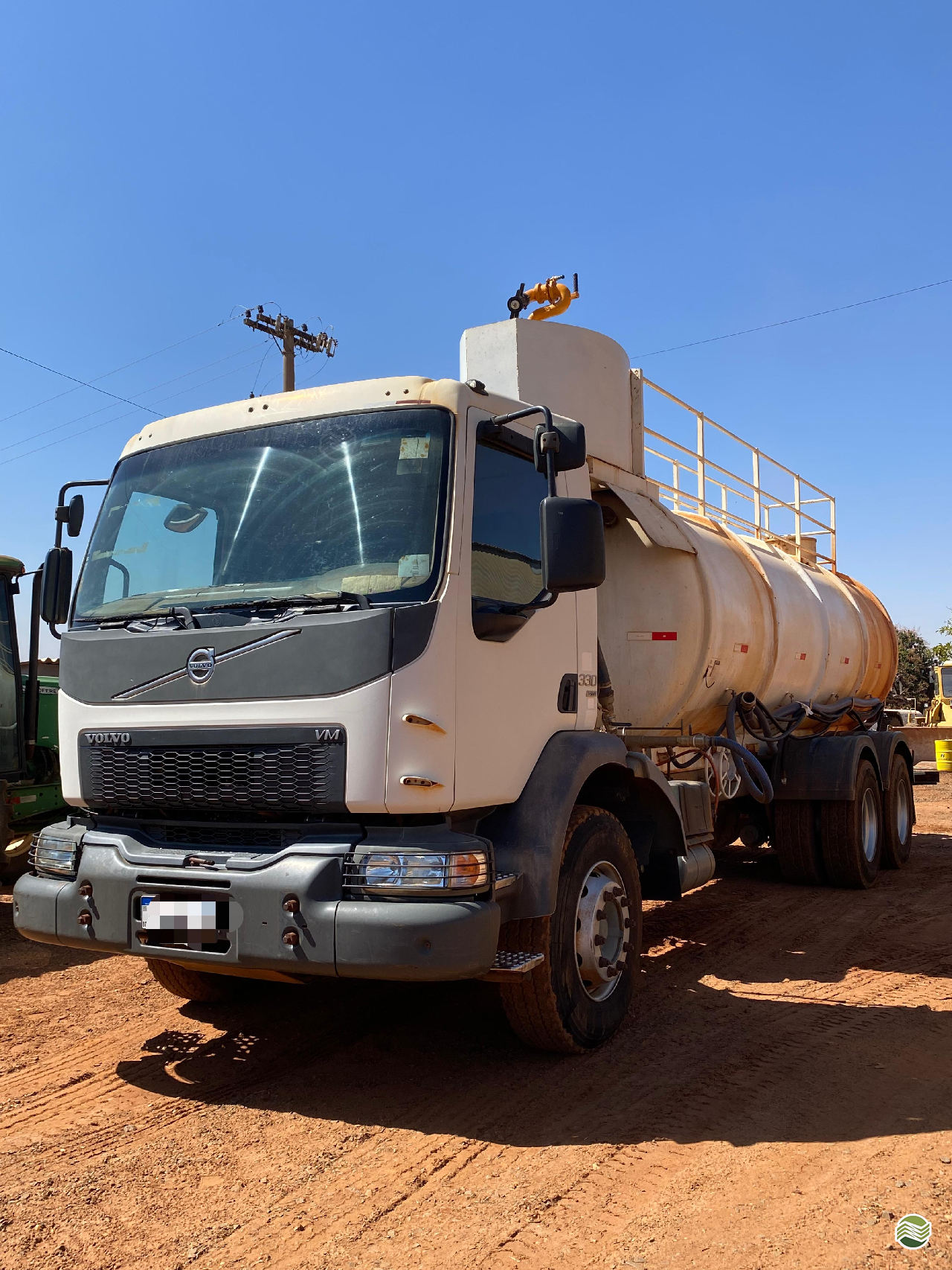 CAMINHAO VOLVO VOLVO VM 330 Tanque Aço Cavalo 6x4 Zanella Tratores CAMPO MOURAO PARANÁ PR