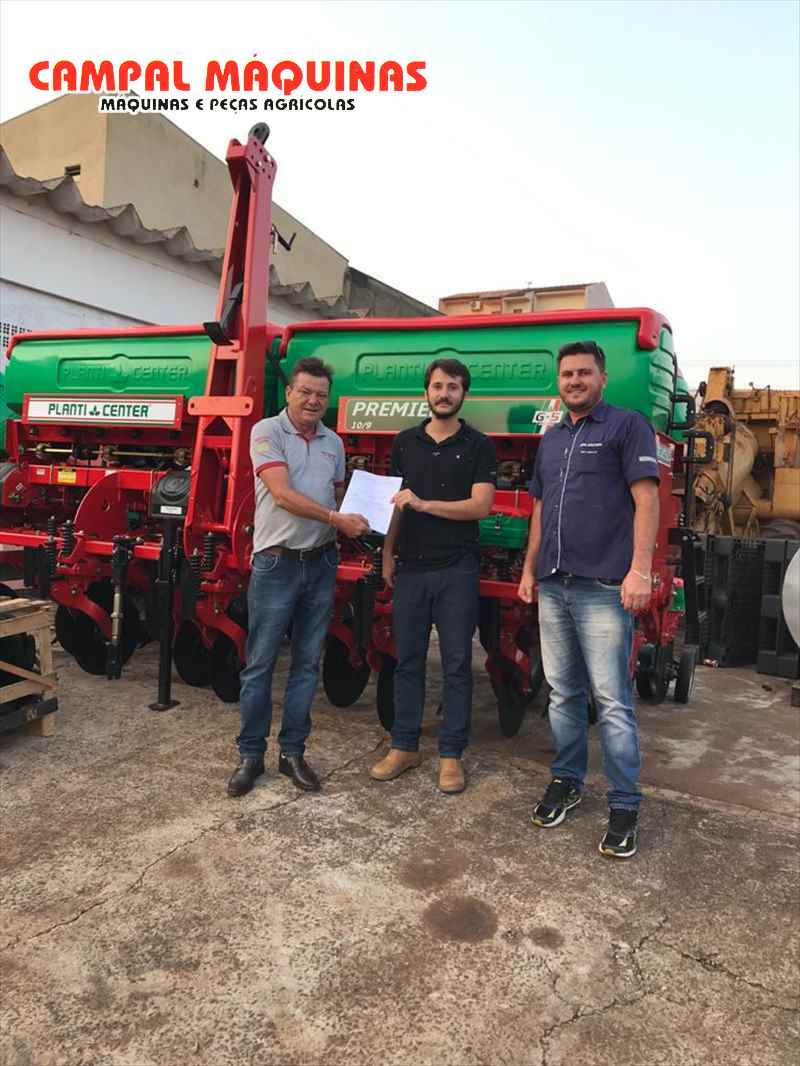 Entrega de uma plantadeira <b>PREMIER G5 9 LINHAS</b>.  Agradecemos ao cliente Rodrigo/ Marcos Vendrami da cidade de Corumbatai do Sul - PR, pela confiança e credibilidade em nossa marca. PLANTI CENTER - Plantando com tecnologia, colhendo bons resultados.