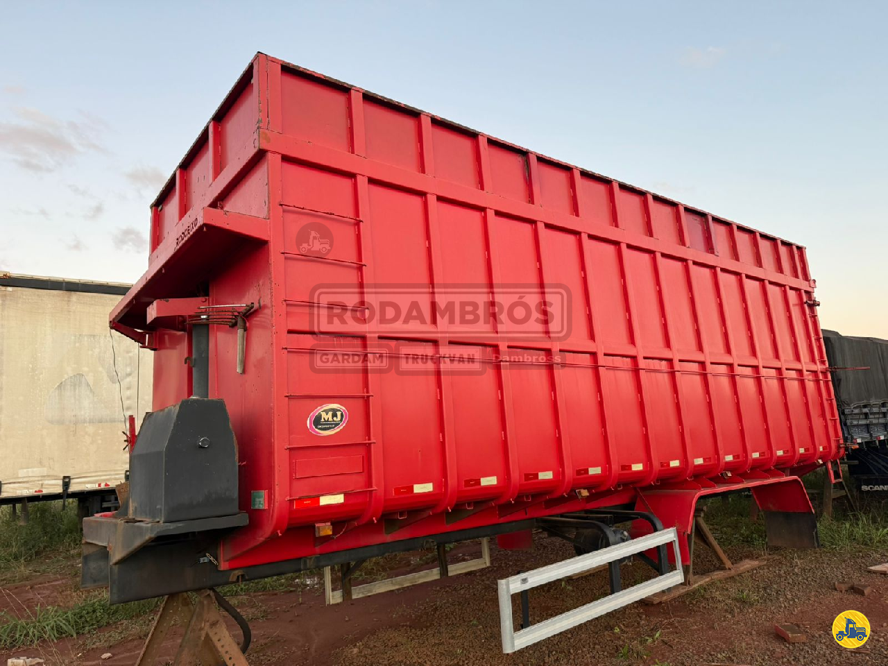 CARROCERIA SOBRE CHASSI  TRUCK BASCULANTE Rodambrós - Truckvan ESTRELA RIO GRANDE DO SUL RS