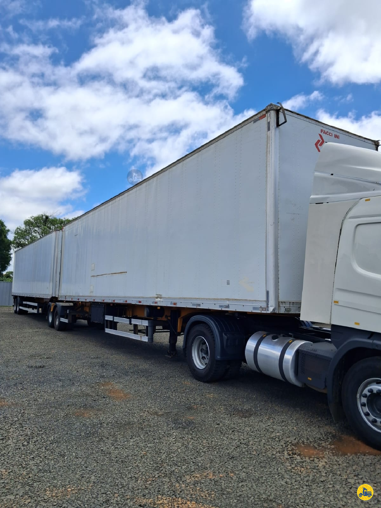 CARRETA BITREM BAU FURGAO Transgires CANOINHAS SANTA CATARINA SC