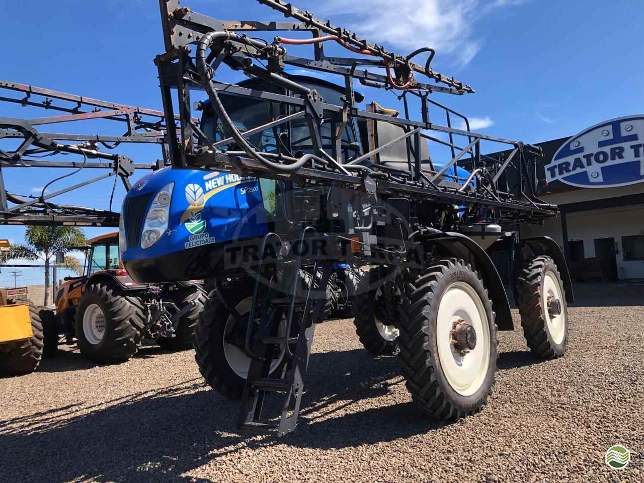 PULVERIZADOR NEW HOLLAND DEFENSOR SP2500 Tração 4x4 Trator Terra - Jatai JATAI GOIAS GO