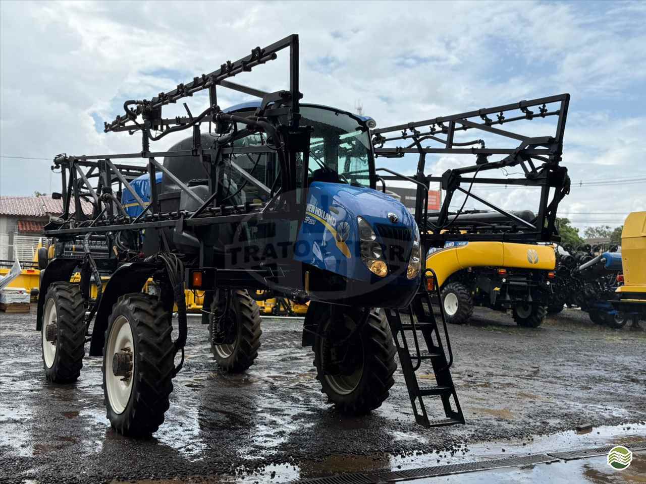 PULVERIZADOR NEW HOLLAND DEFENSOR SP2500 Tração 4x4 Trator Terra - Jatai JATAI GOIAS GO