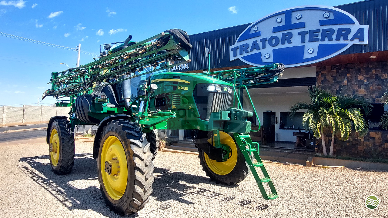 PULVERIZADOR JOHN DEERE JOHN DEERE M4030 Tração 4x4 Trator Terra - Jatai JATAI GOIAS GO