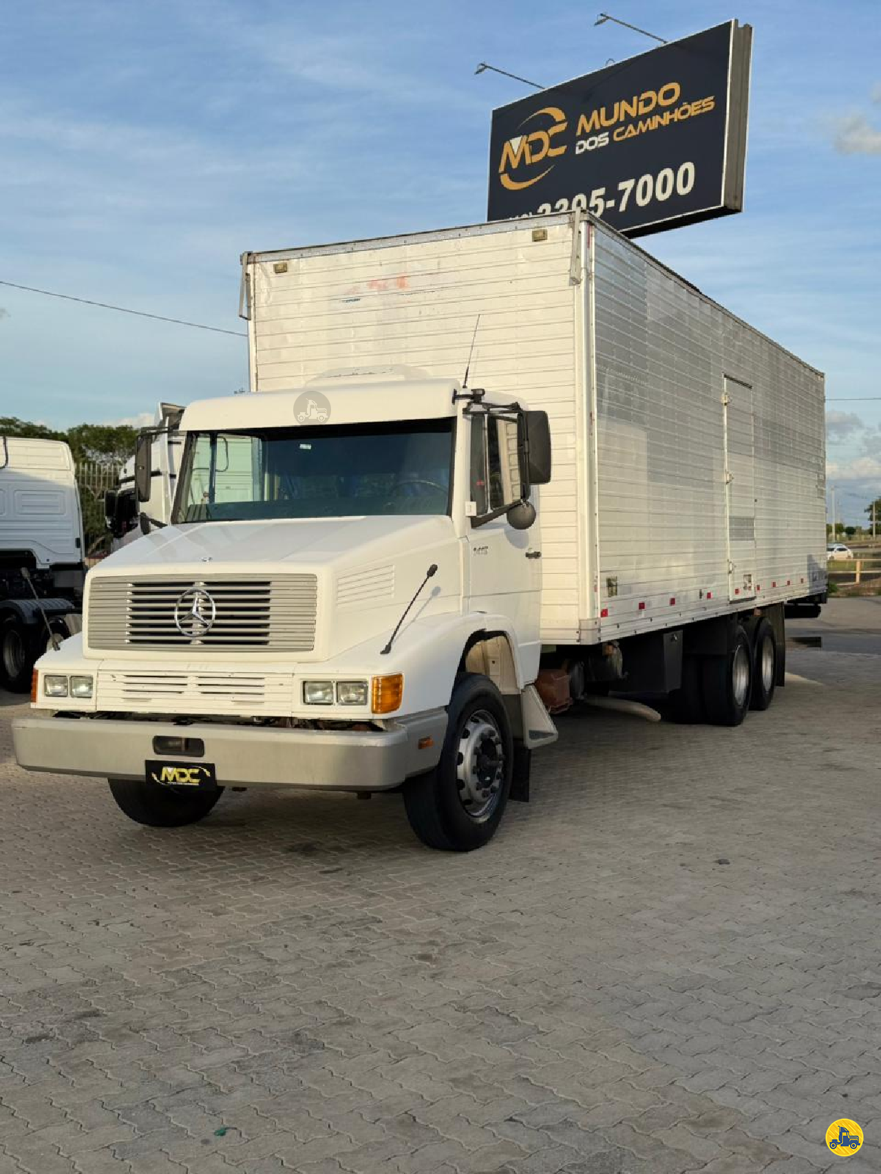 CAMINHAO MERCEDES-BENZ MB 1418 Baú Furgão Truck 6x2 Mundo dos Caminhões SUMARE SÃO PAULO SP