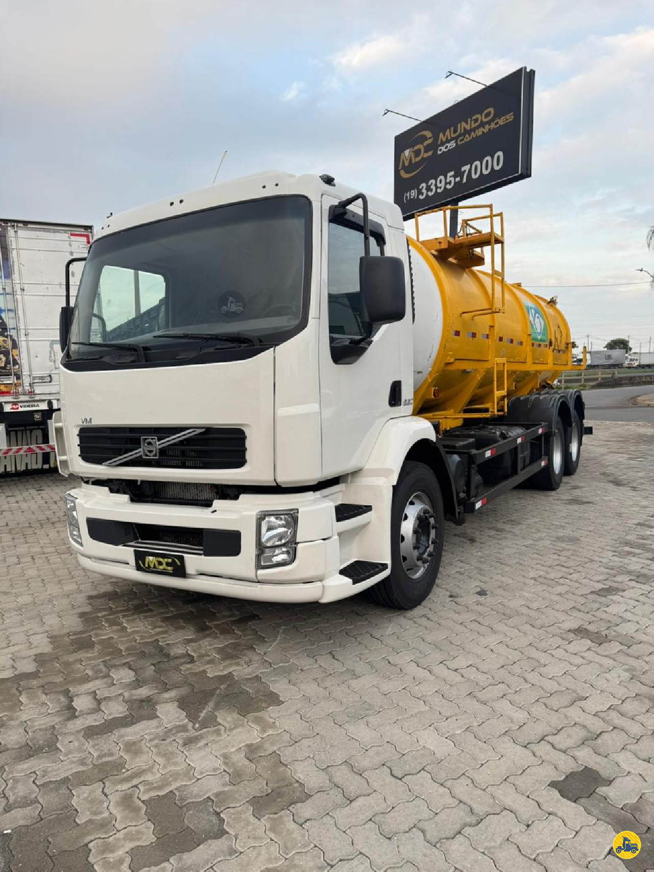 CAMINHAO VOLVO VOLVO VM 260 Tanque Hidro Vácuo Truck 6x2 Mundo dos Caminhões SUMARE SÃO PAULO SP