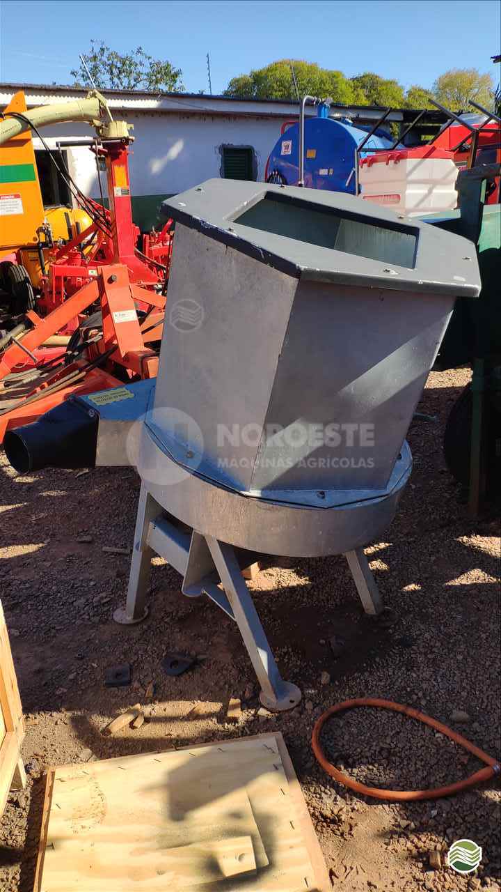 IMPLEMENTOS AGRICOLAS TRITURADOR FORRAGEIRO PICADOR DE FENO Noroeste Máquinas Agrícolas CIANORTE PARANÁ PR
