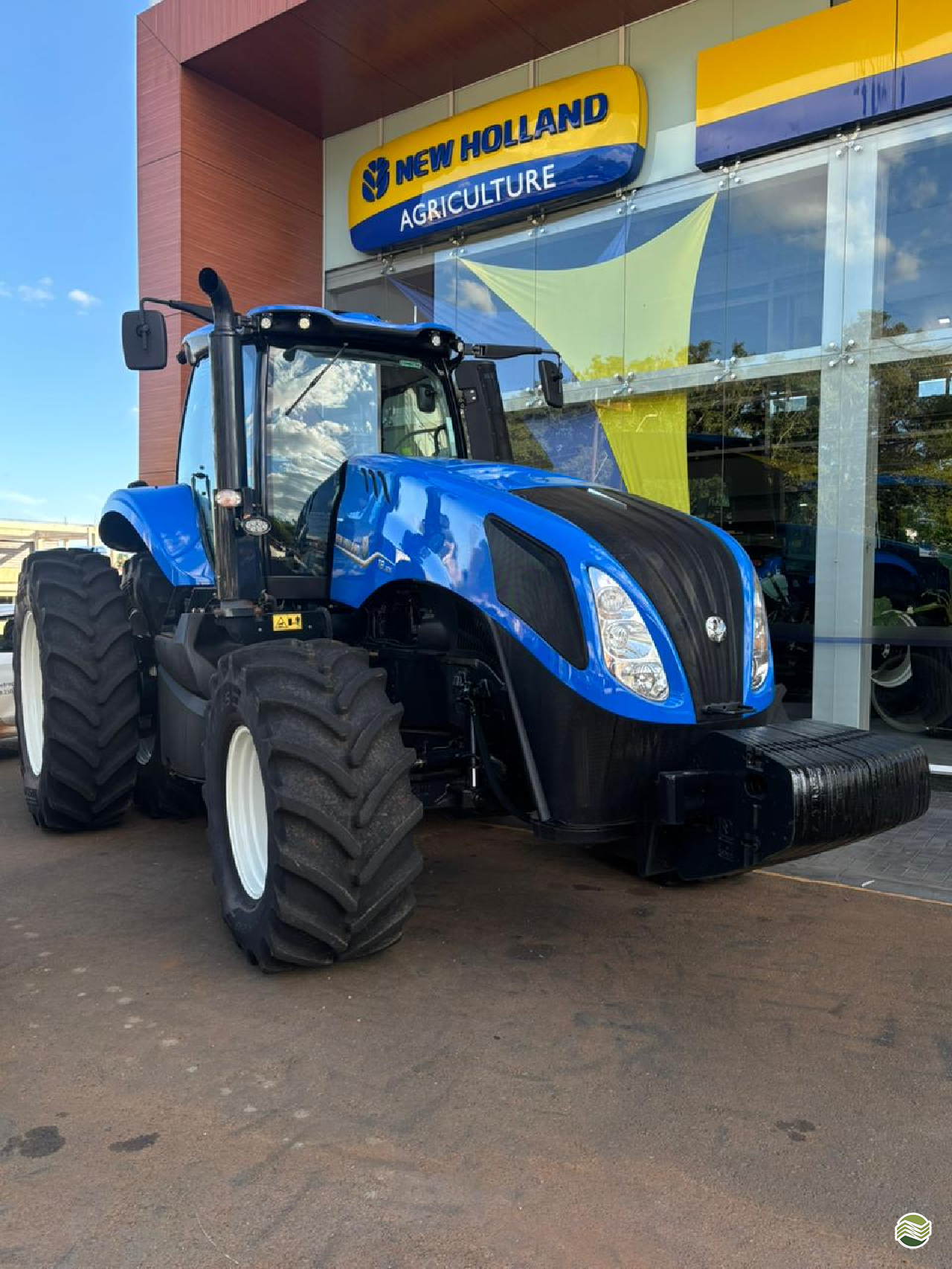 TRATOR NEW HOLLAND NEW T8 325 Tração 4x4 Metropolitana Tratores - New Holland CASCAVEL PARANÁ PR