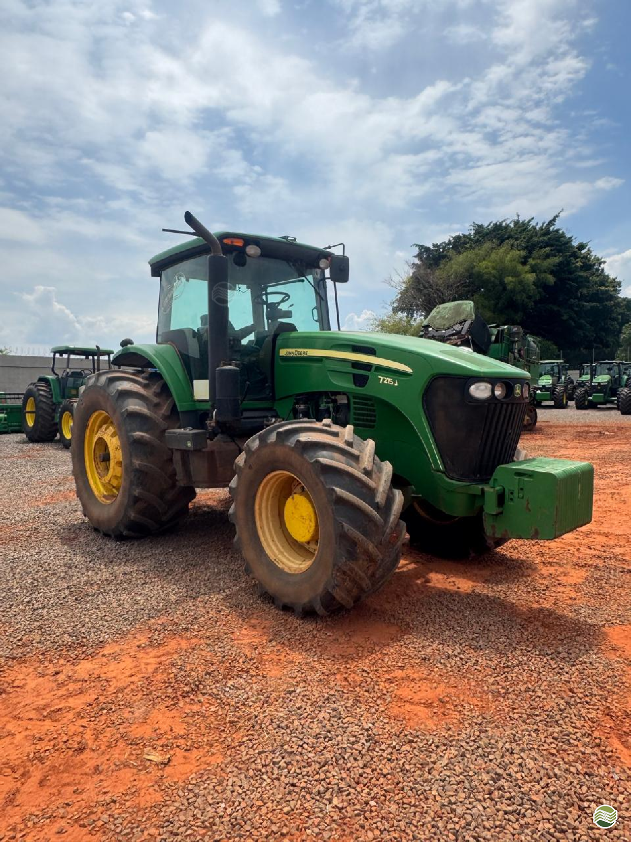 TRATOR JOHN DEERE JOHN DEERE 7215J Tração 4x4 D. Carvalho - John Deere ARACATUBA SÃO PAULO SP