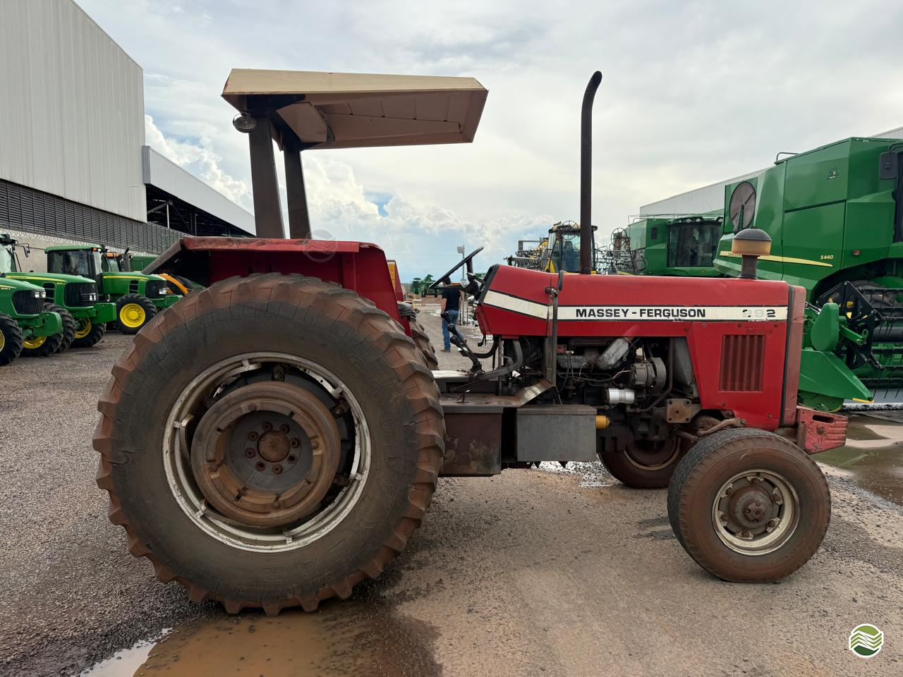 TRATOR MASSEY FERGUSON MF 292 Tração 4x2 D. Carvalho - John Deere ARACATUBA SÃO PAULO SP