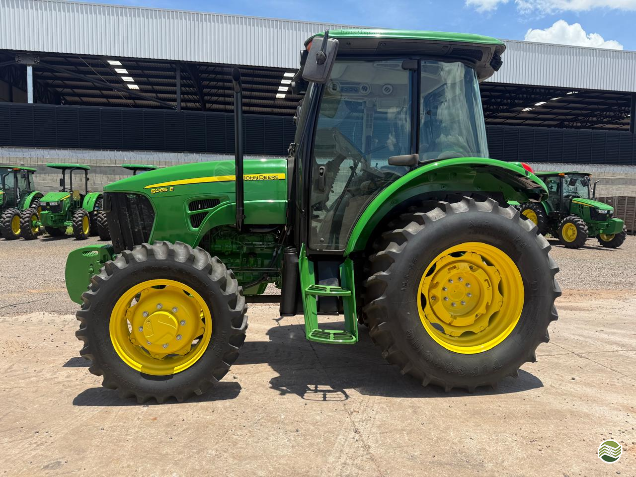 TRATOR JOHN DEERE JOHN DEERE 5085E Tração 4x4 D. Carvalho - John Deere ARACATUBA SÃO PAULO SP