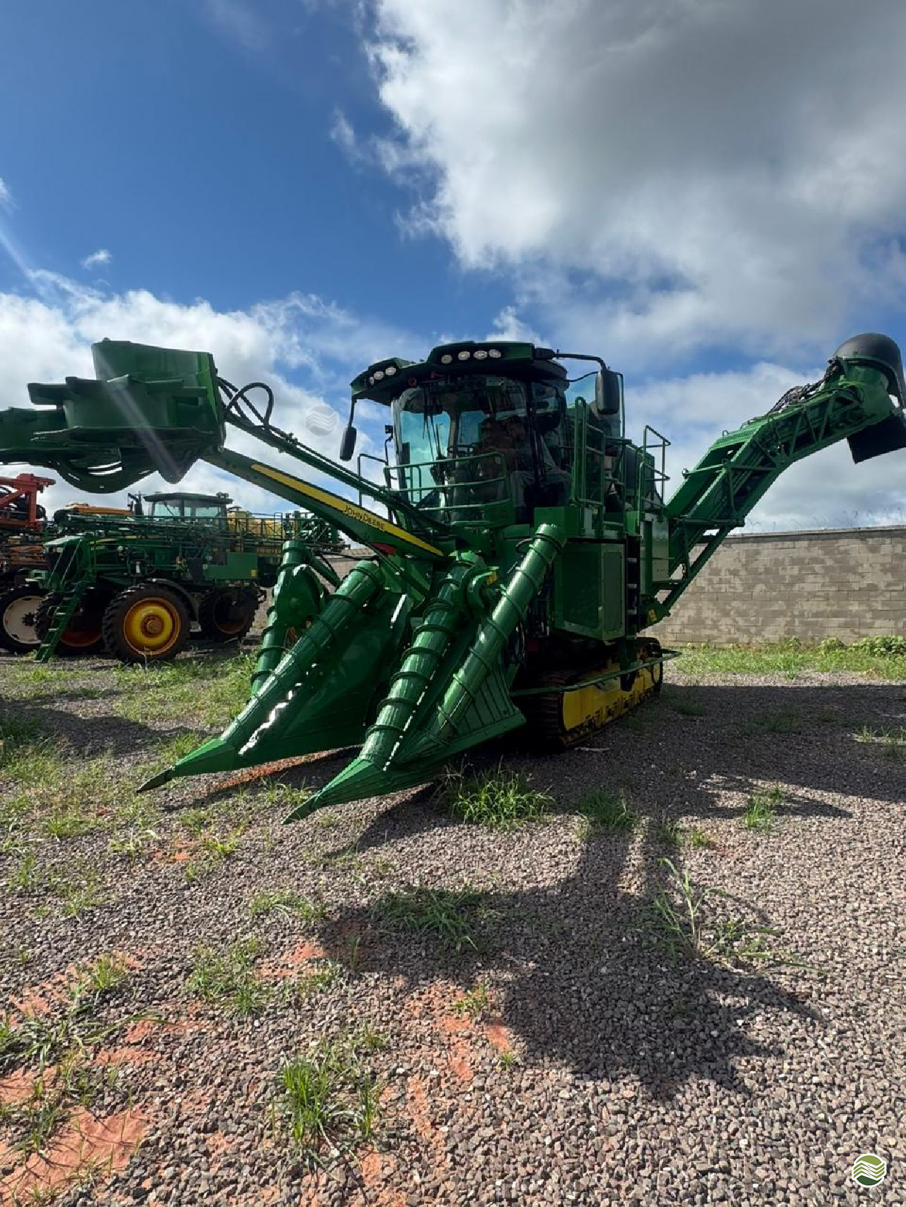 COLHEITADEIRA JOHN DEERE JOHN DEERE CANA CH570 D. Carvalho - John Deere ARACATUBA SÃO PAULO SP