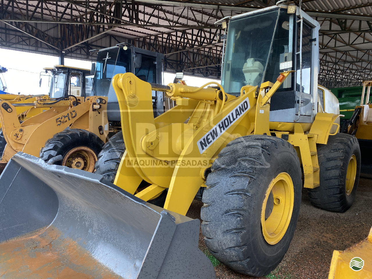 PA CARREGADEIRA NEW HOLLAND W130 Piu Máquinas Pesadas SINOP MATO GROSSO MT