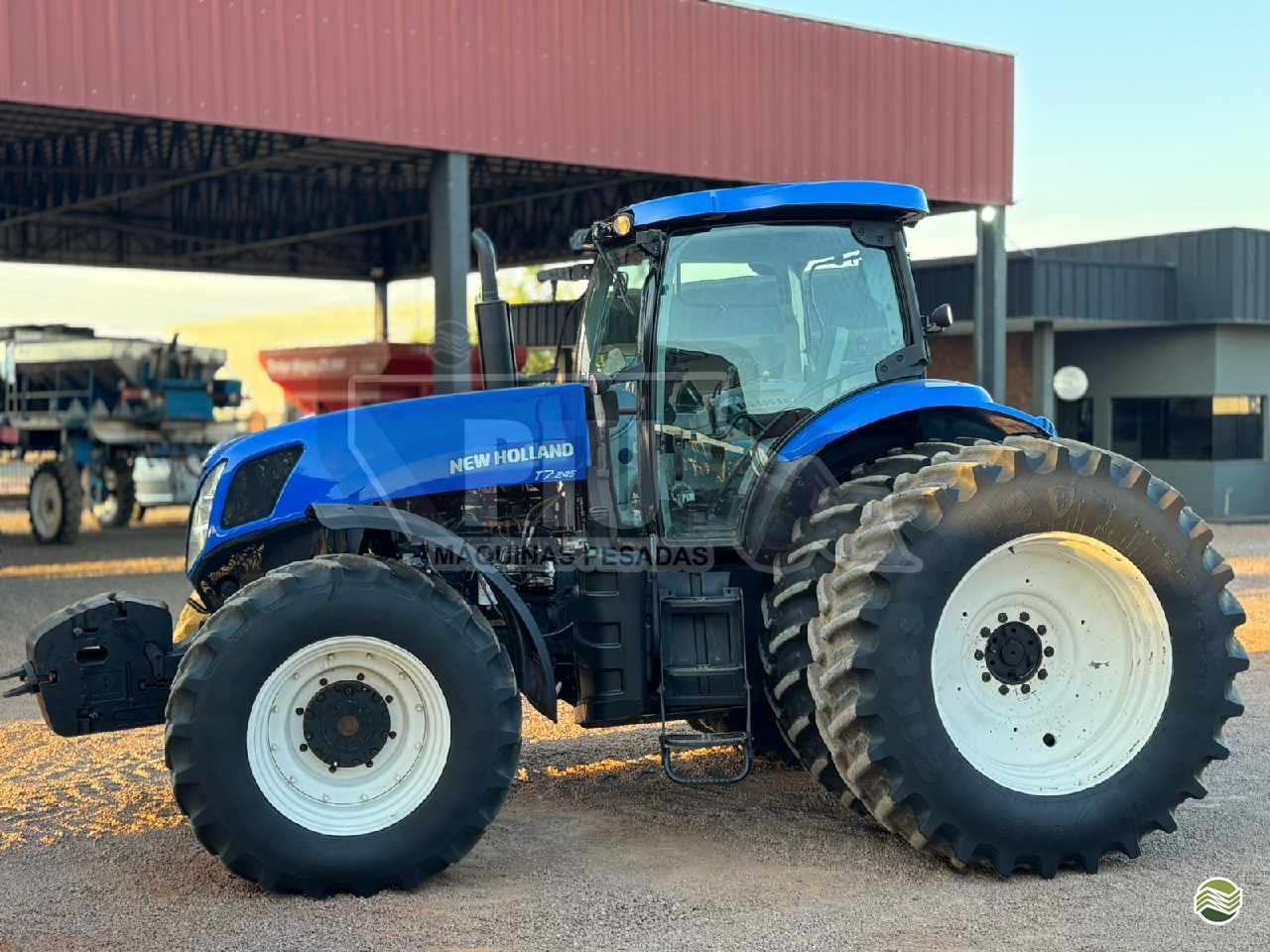 TRATOR NEW HOLLAND NEW T7 245 Tração 4x4 Piu Máquinas Pesadas SINOP MATO GROSSO MT
