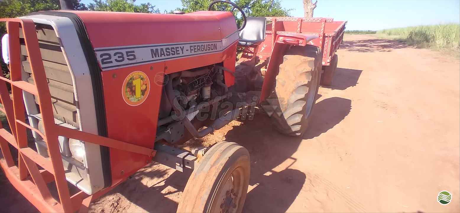 TRATOR MASSEY FERGUSON MF 235 Tração 4x2 Stéfani - Massey Ferguson JABOTICABAL SÃO PAULO SP