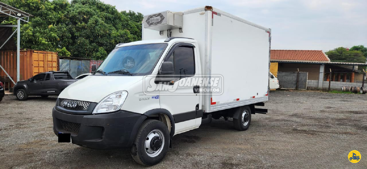 CAMINHAO IVECO DAILY 35s14 Baú Frigorífico 3/4 4x2 Sanjoanense Veículos LIMEIRA SÃO PAULO SP