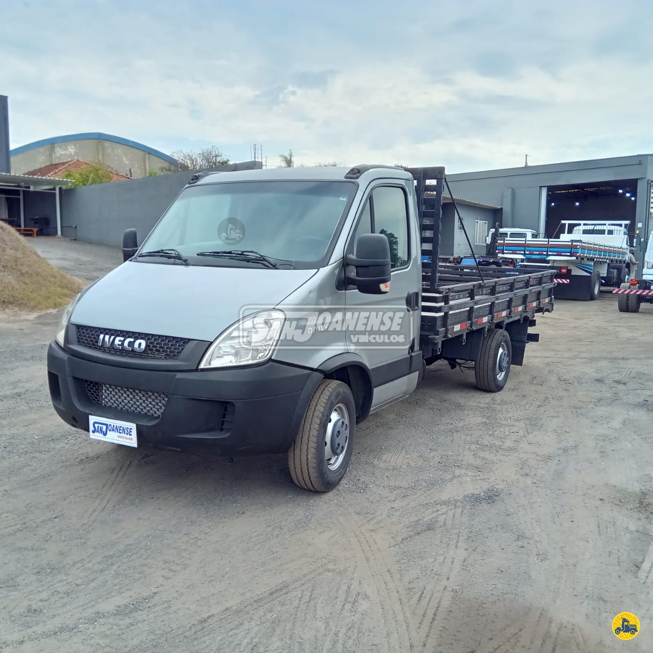 CAMINHAO IVECO DAILY 35s14 Carga Seca 3/4 4x2 Sanjoanense Veículos LIMEIRA SÃO PAULO SP