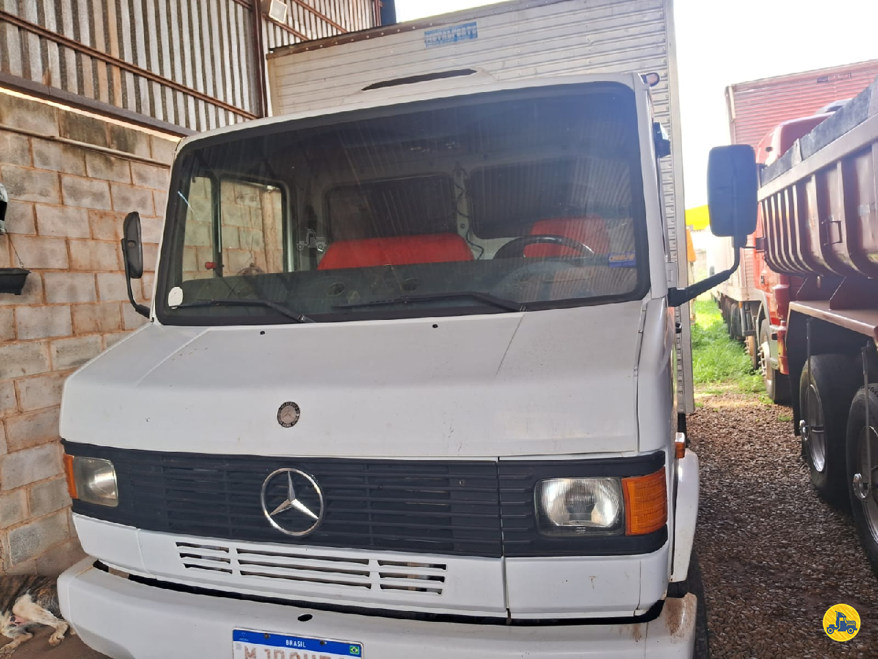 CAMINHAO MERCEDES-BENZ MB 710 Baú Furgão Toco 4x2 Anápolis Caminhões ANAPOLIS GOIAS GO