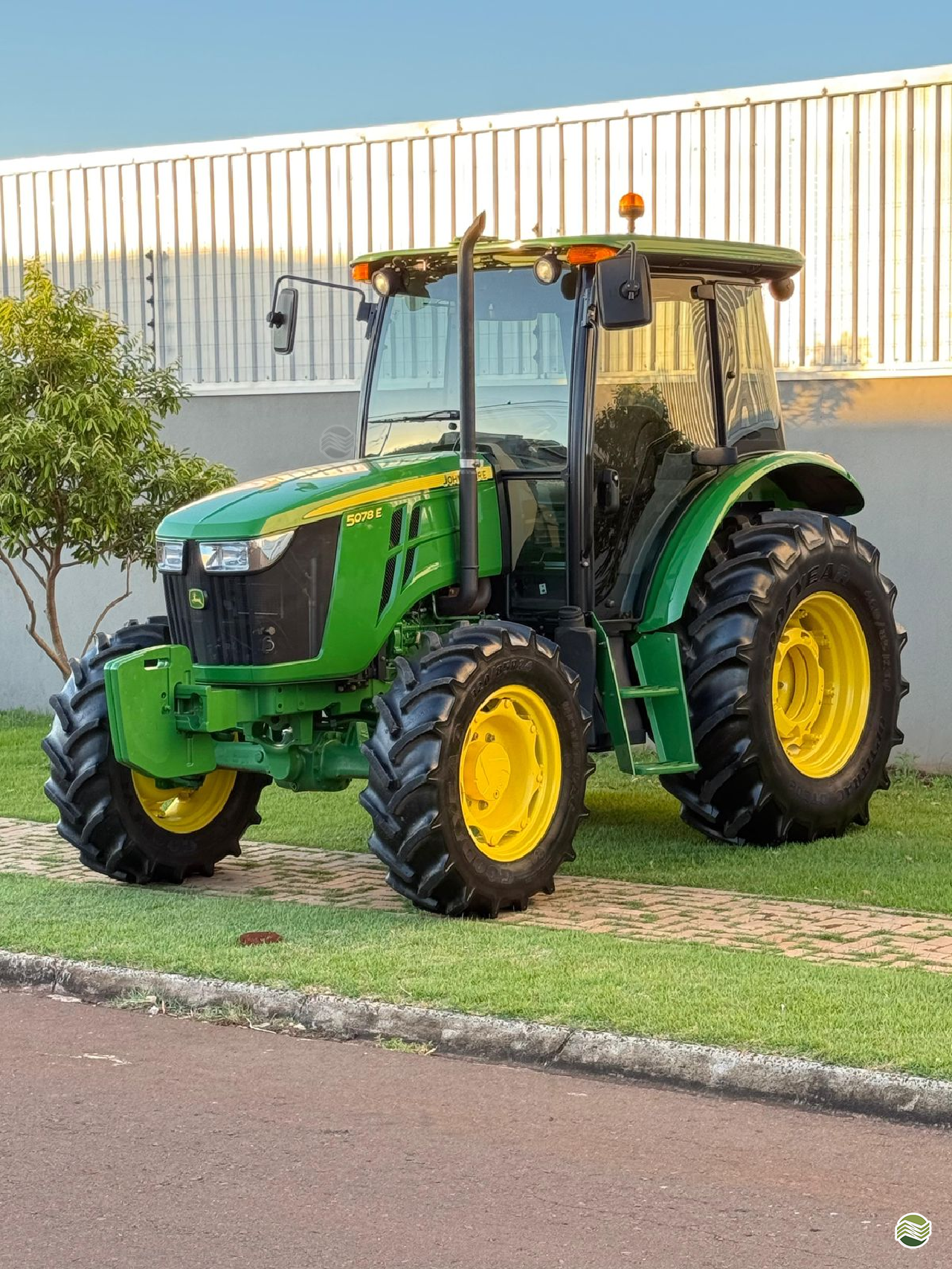 TRATOR JOHN DEERE JOHN DEERE 5078E Tração 4x4 M.A. Máquinas Agrícolas - Goioerê GOIOERE PARANÁ PR