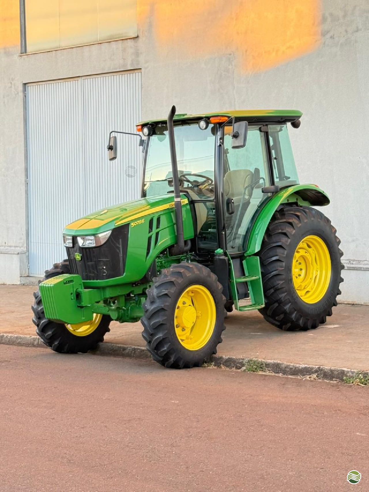 TRATOR JOHN DEERE JOHN DEERE 5078E Tração 4x4 M.A. Máquinas Agrícolas - Goioerê GOIOERE PARANÁ PR