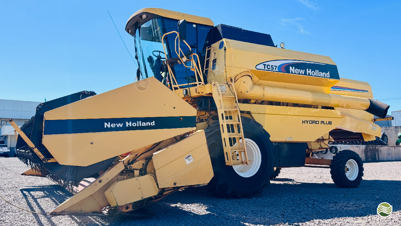COLHEITADEIRA NEW HOLLAND TC 57 M.A. Máquinas Agrícolas - Toledo TOLEDO PARANÁ PR