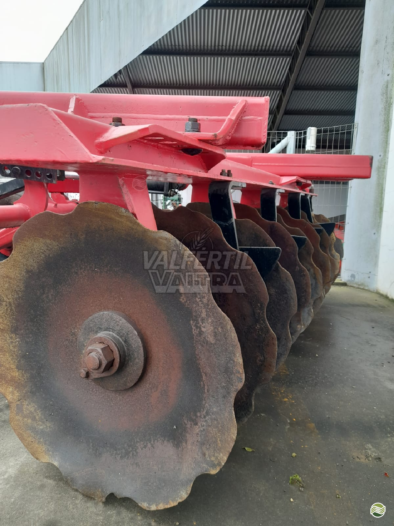 IMPLEMENTOS AGRICOLAS GRADE ARADORA ARADORA 18 DISCOS Valfértil Máquinas Agrícolas - Valtra MAFRA SANTA CATARINA SC