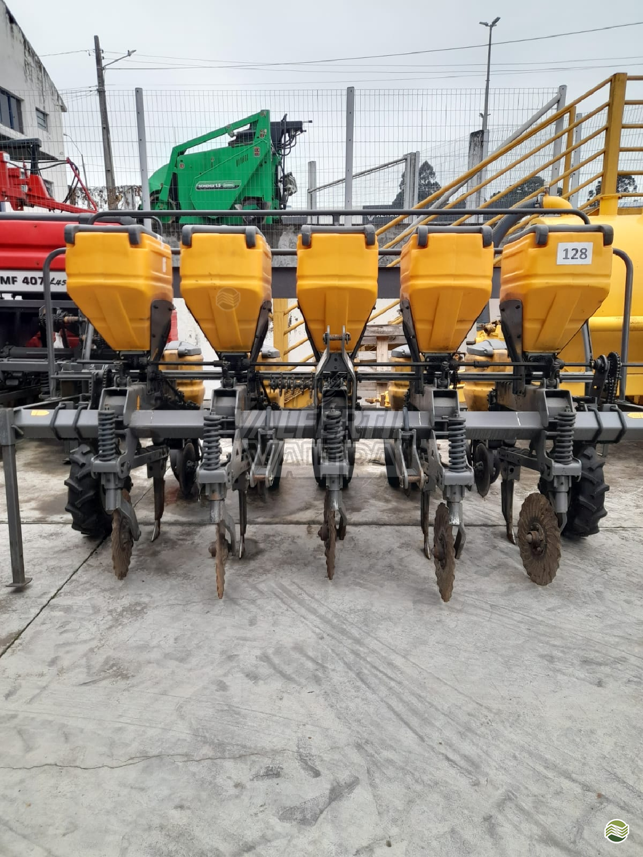 COMPACT BP 503 de Valfértil Máquinas Agrícolas - Valtra