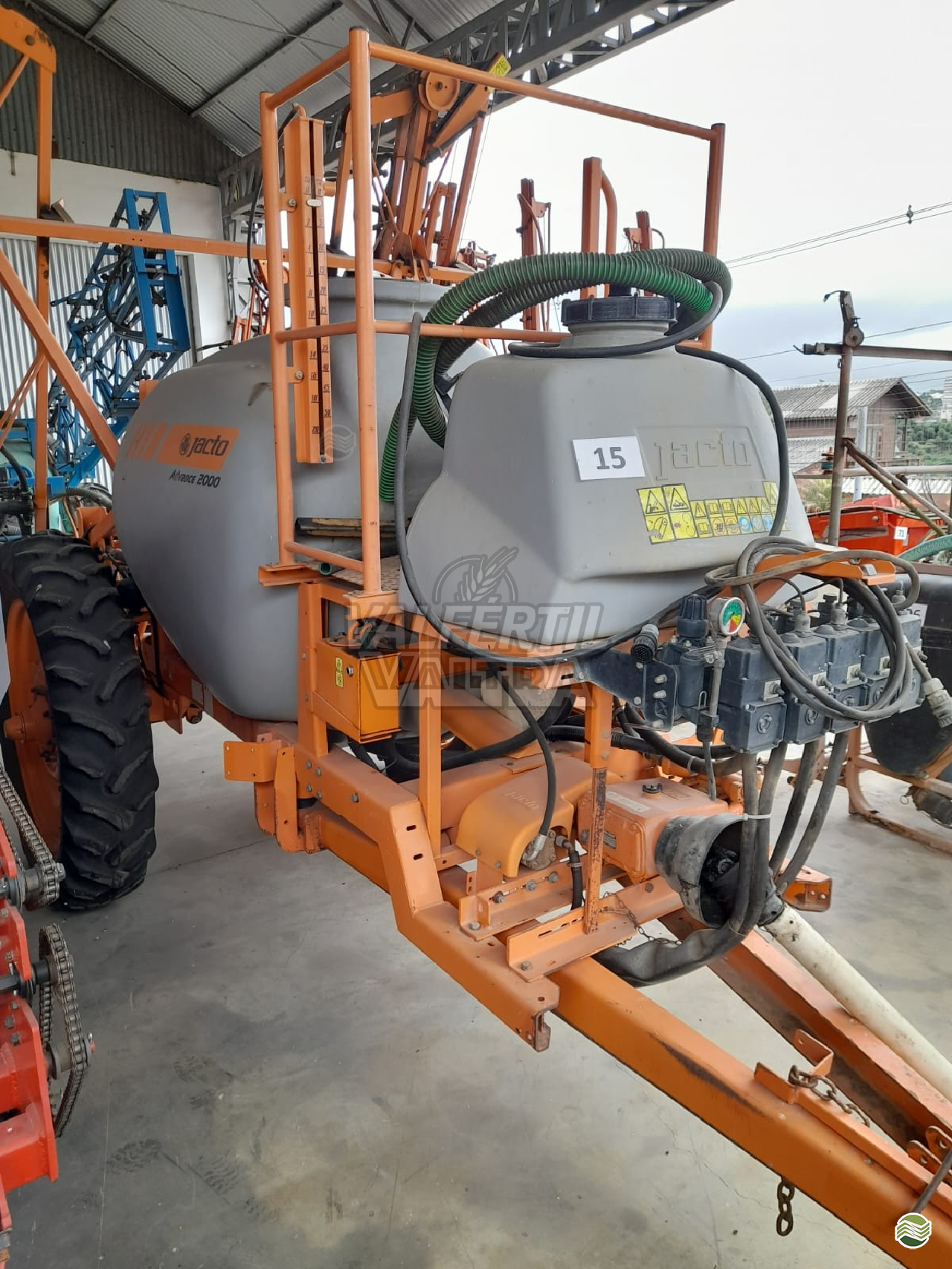 ADVANCE 2000 AM18 de Valfértil Máquinas Agrícolas - Valtra