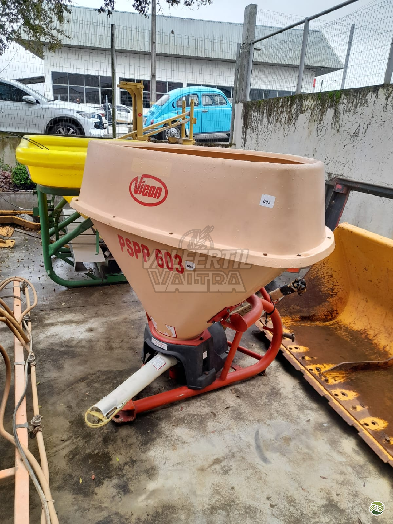 ADUBADORA E SEMEADORA PENDULAR de Valfértil Máquinas Agrícolas - Valtra