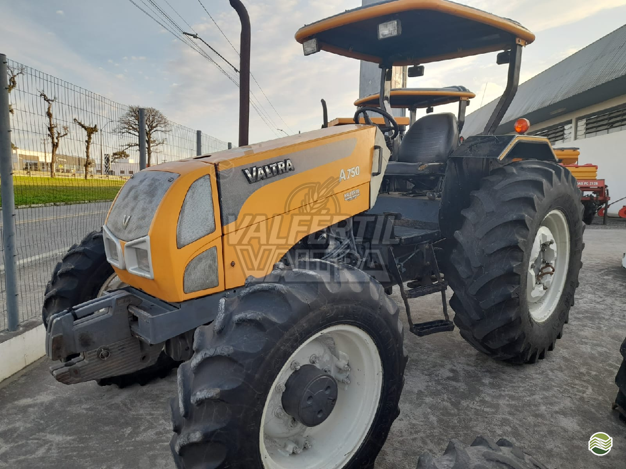 TRATOR VALTRA VALTRA A750 Tração 4x4 Valfértil Máquinas Agrícolas - Valtra MAFRA SANTA CATARINA SC