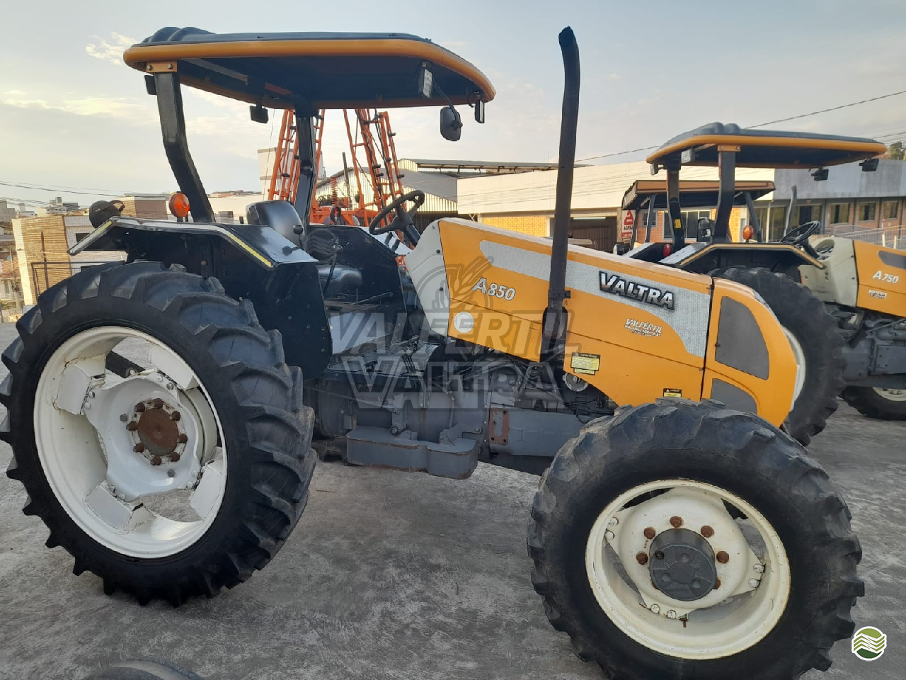 TRATOR VALTRA VALTRA A850 Tração 4x4 Valfértil Máquinas Agrícolas - Valtra MAFRA SANTA CATARINA SC