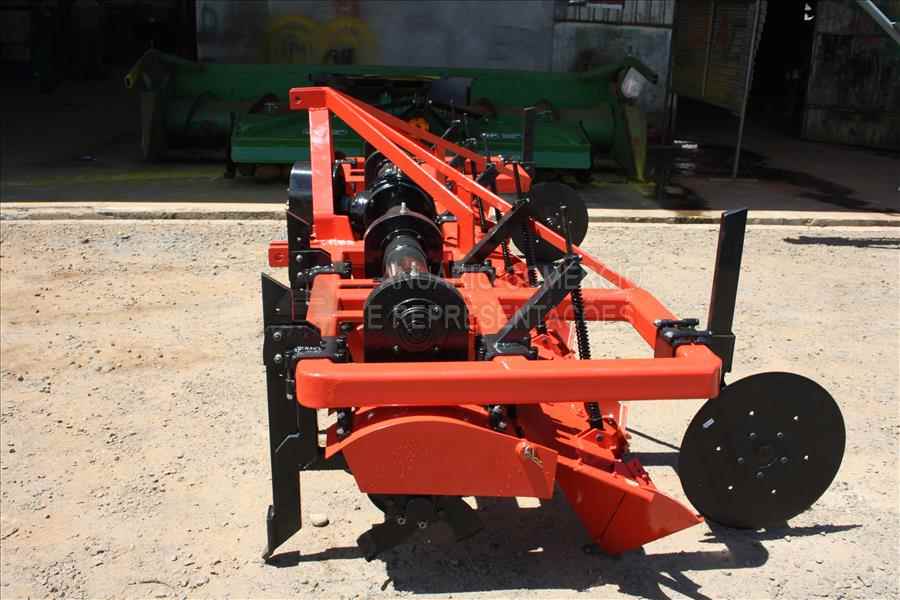 IMPLEMENTOS AGRICOLAS ENXADA ROTATIVA ATERRADEIRAS DE BATATA Januário Comércio  TURVO SANTA CATARINA SC