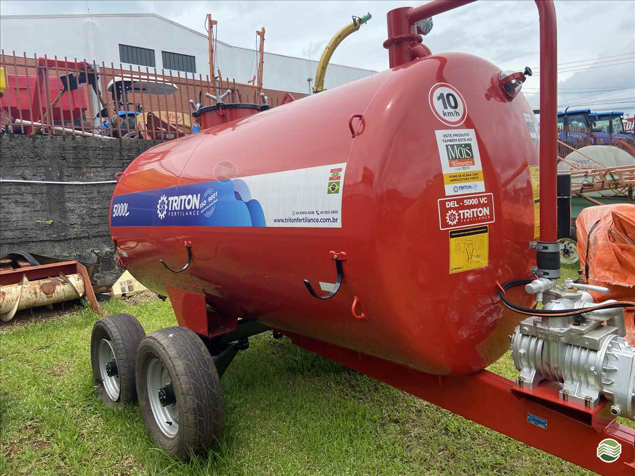 IMPLEMENTOS AGRICOLAS DISTRIBUIDOR ADUBO ORGÂNICO LÍQUIDO Tratordiesel - Landini XANXERE SANTA CATARINA SC