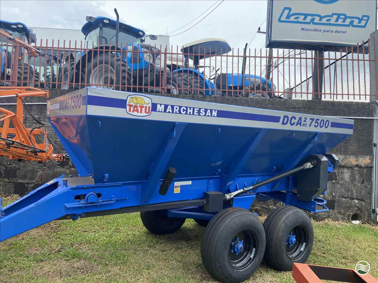 IMPLEMENTOS AGRICOLAS DISTRIBUIDOR CALCÁRIO 7500 Kg Tratordiesel - Landini XANXERE SANTA CATARINA SC