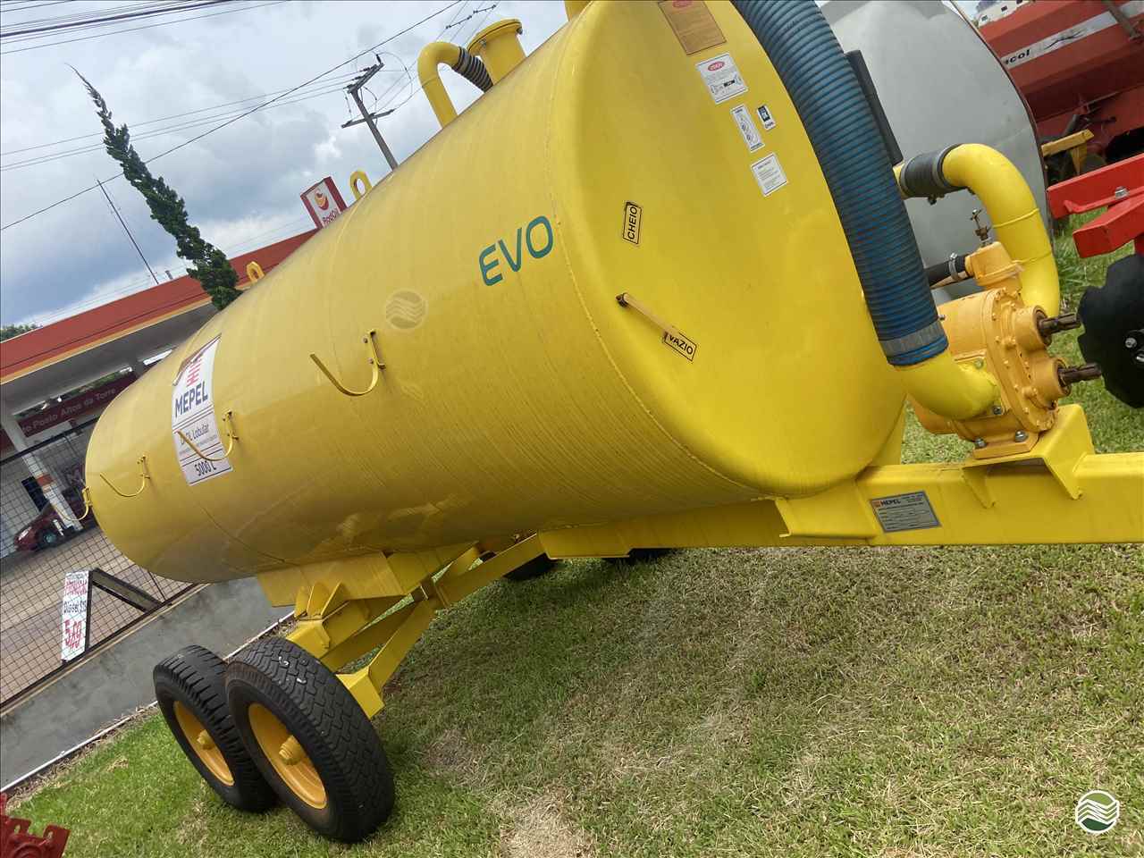IMPLEMENTOS AGRICOLAS DISTRIBUIDOR ADUBO ORGÂNICO SÓLIDO Tratordiesel - Landini XANXERE SANTA CATARINA SC